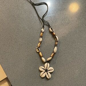 Shell Flower Pendant Necklace
